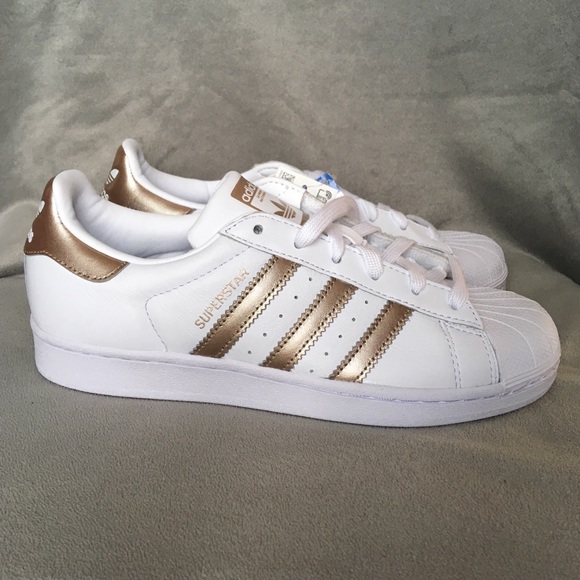 adidas superstar metallic white